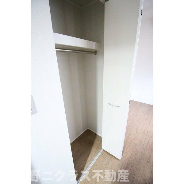 収納　内装は別部屋の参考写真です。