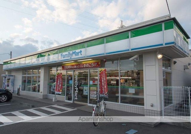コンビニ　ファミリーマート中野栄駅前店（コンビニ）まで733m