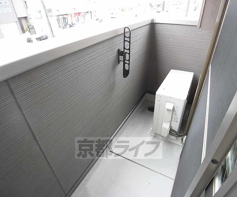 バルコニー　日当たりのよいベランダ。