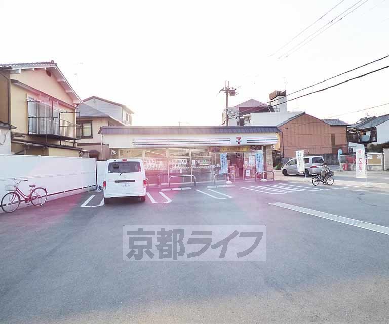 コンビニ　セブンイレブン 京都太秦安井藤ノ木町店（コンビニ）まで141m