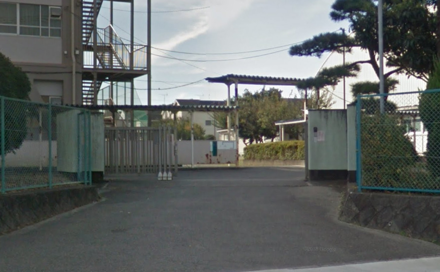 中学校　八王子市立横川中学校（中学校）まで470m