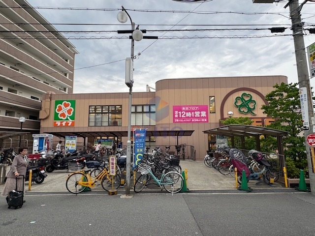 スーパー　ライフ服部店（スーパー）まで302m