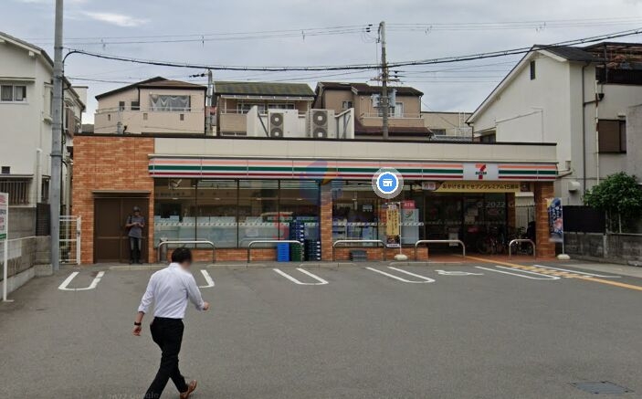 コンビニ　セブンイレブン豊中服部本町1丁目店（コンビニ）まで282m