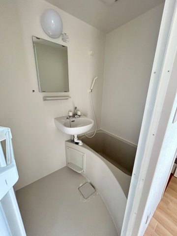 バス・シャワールーム　同物件、別号室の参考写真です。