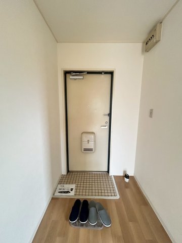 玄関　同物件、別号室の参考写真です。