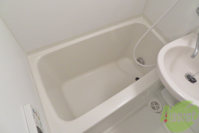 バス・シャワールーム　お風呂も足伸ばせてゆっくりできますね。