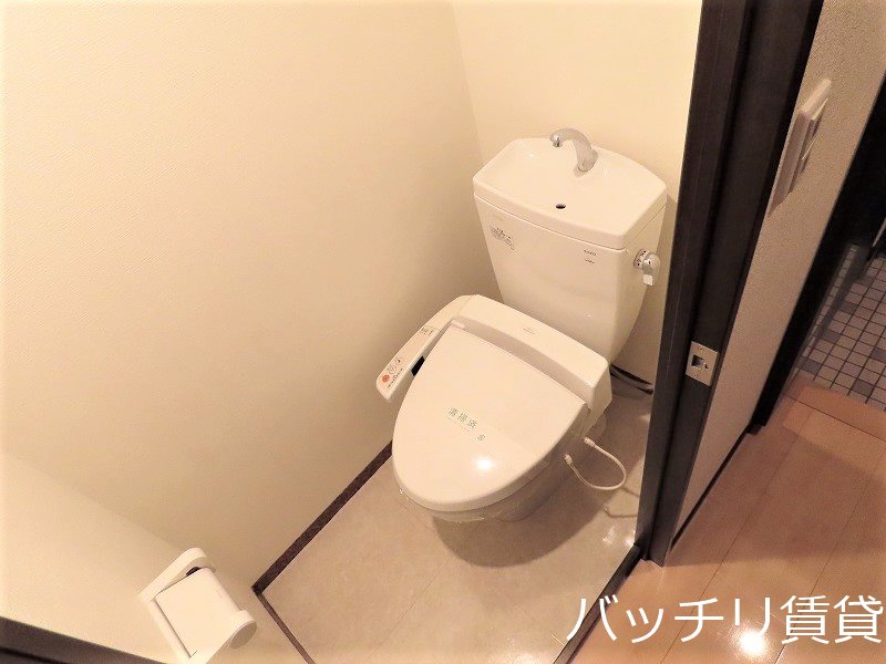 トイレ　＊画像は別部屋の為、現状を優先致します