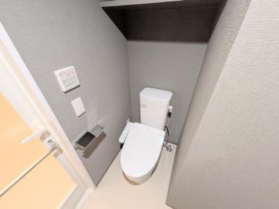 トイレ　写真は同タイプ７０４号室のもの
