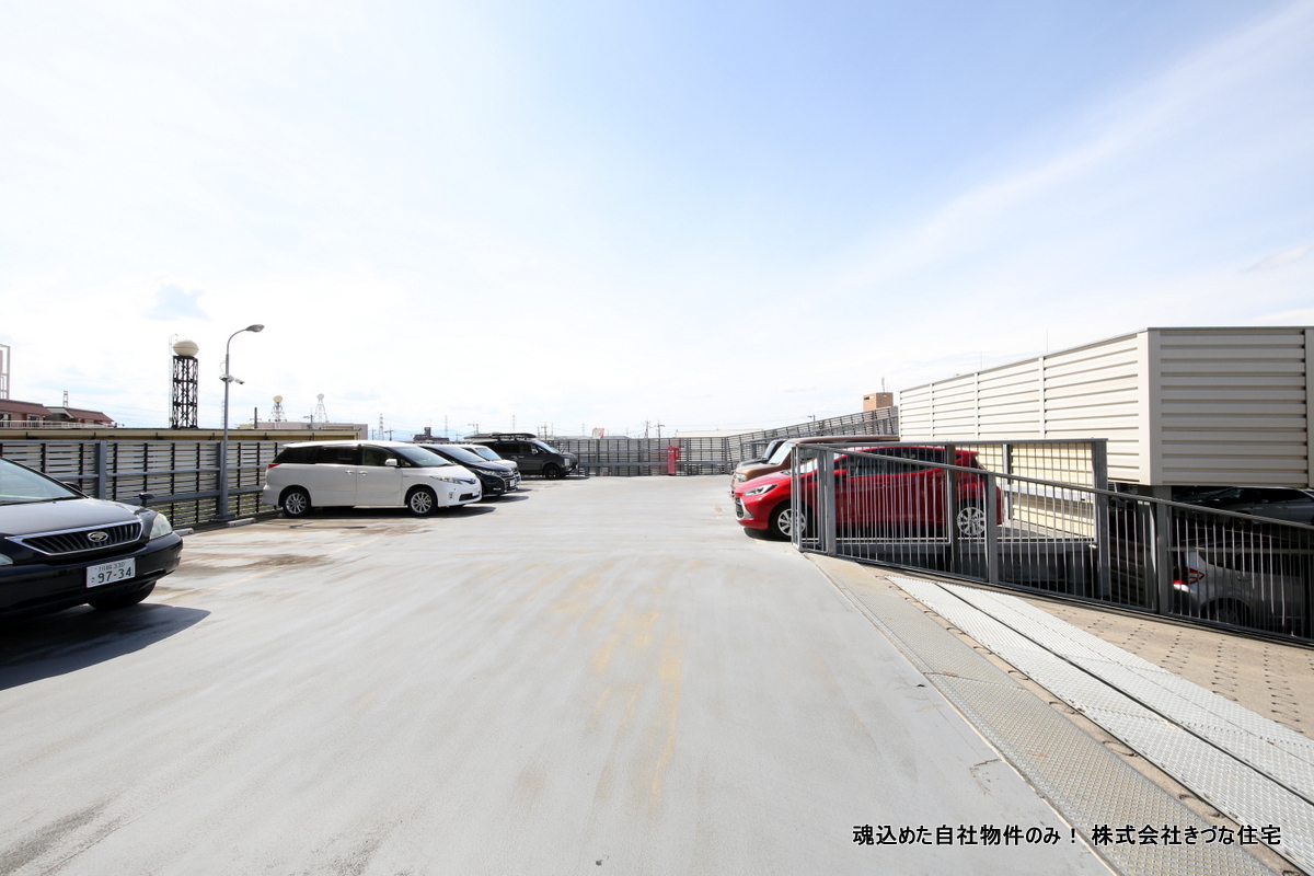駐車場　敷地内駐車場を月額500円でご利用いただけます。