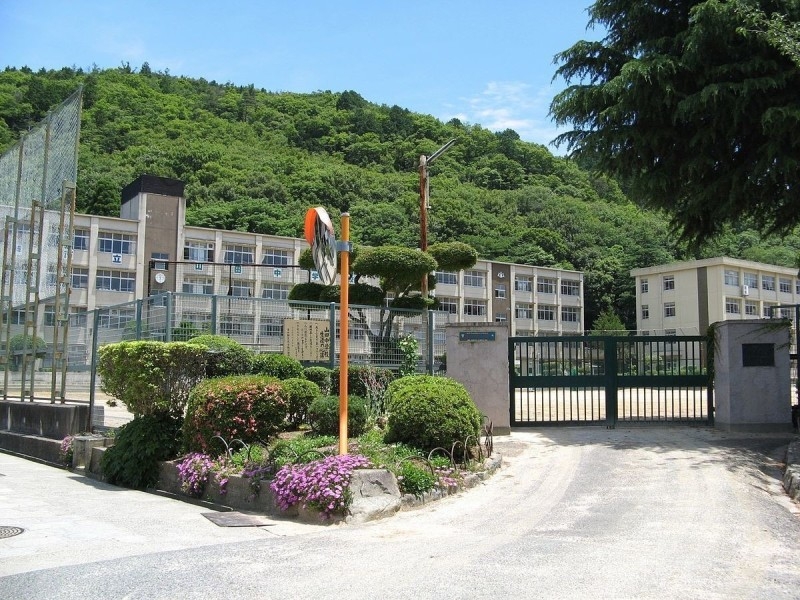 中学校　山田中学校（中学校）まで382m