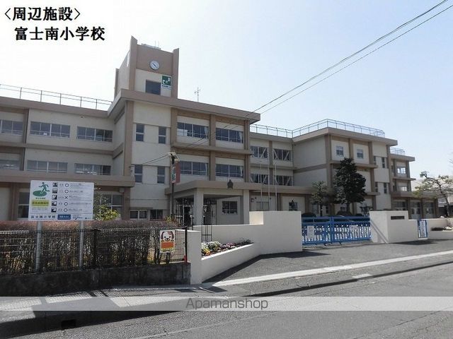 小学校　南小学校（小学校）まで797m