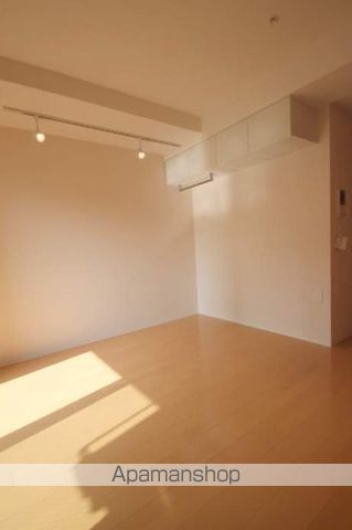 セレニテ本町エコートの居間写真