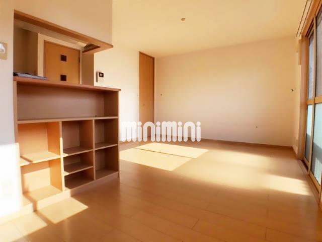 居室・リビング　明るい広々としたお部屋です（リフォーム前）