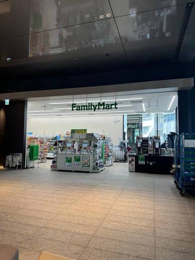 コンビニ　ファミリーマート五反田JPビルディング／S店（コンビニ）まで256m