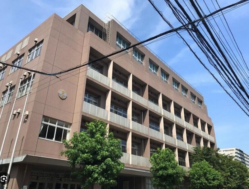 中学校　荒川区立諏訪台中学校（中学校）まで922m
