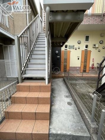 京急本線 鶴見市場駅 徒歩9分 2階建 築10年の外観写真