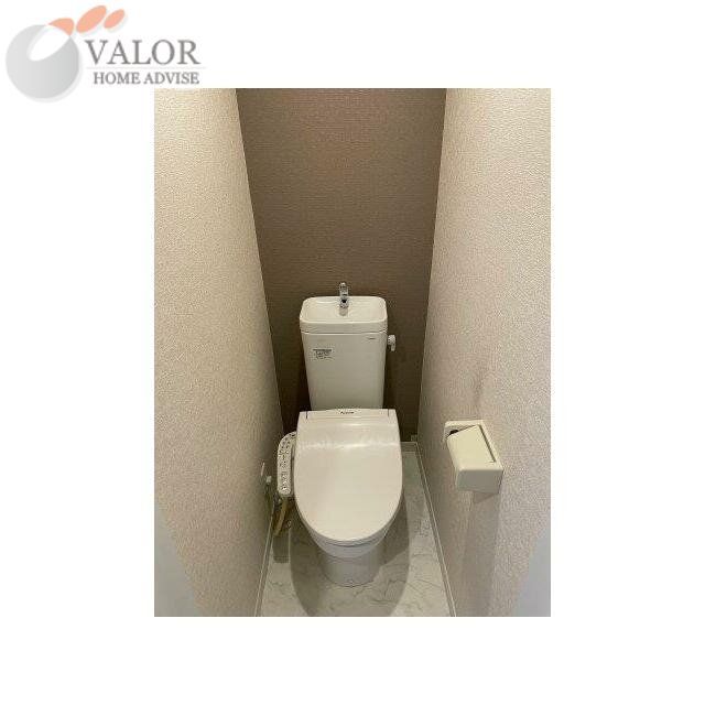 京急本線 鶴見市場駅 徒歩9分 2階建 築10年のトイレ写真