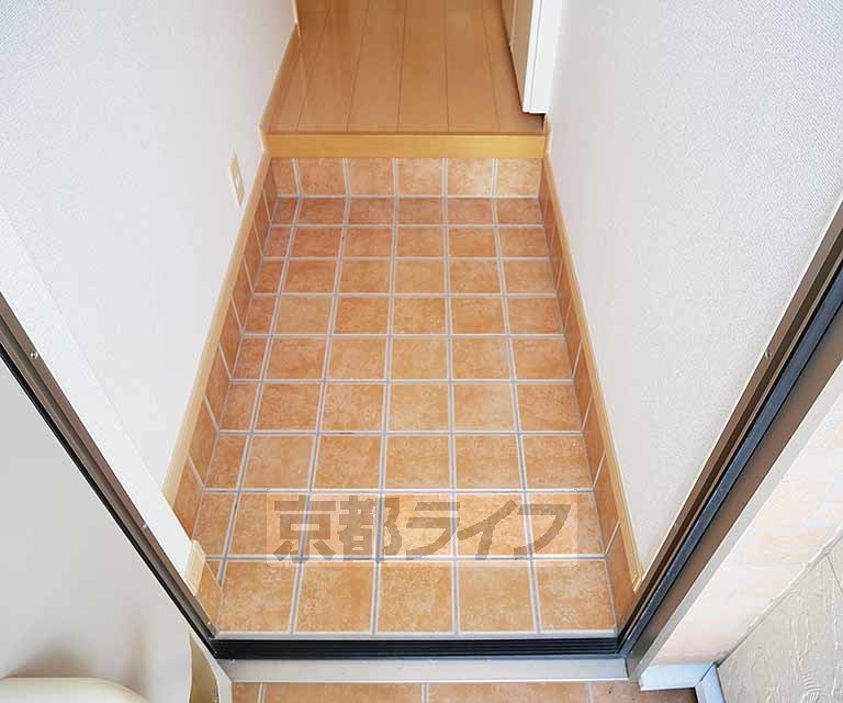 ＪＲ東海道本線 西大路駅 徒歩14分 2階建 築18年の玄関写真