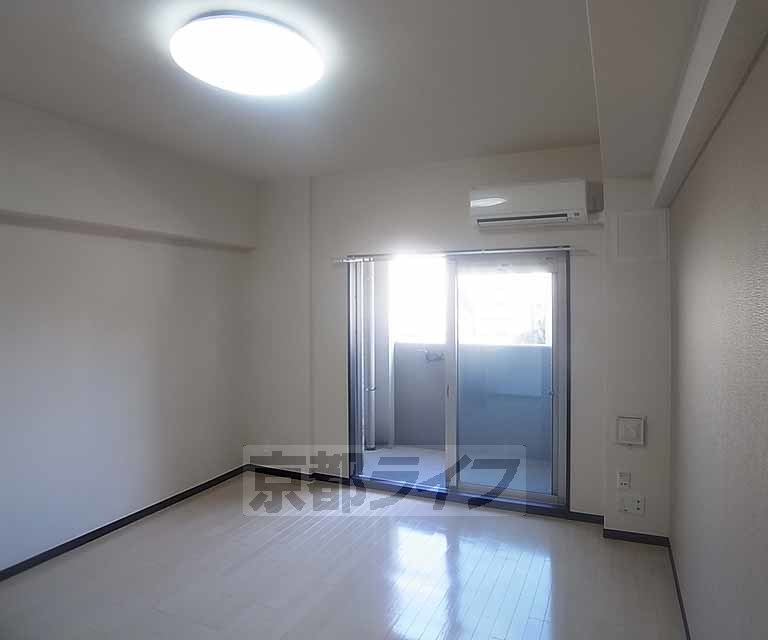 居室・リビング　広々として開放感のあるお部屋です。