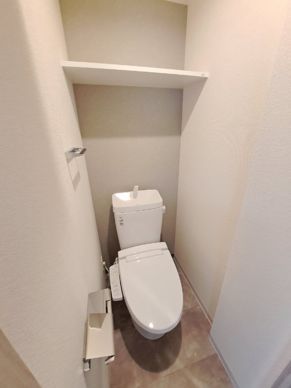 トイレ　３階反転した間取りの室内写真