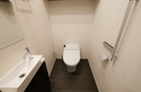 コンフォリア新宿イーストサイドタワーのトイレ写真