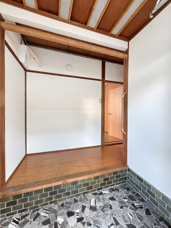 加納戸建の玄関写真