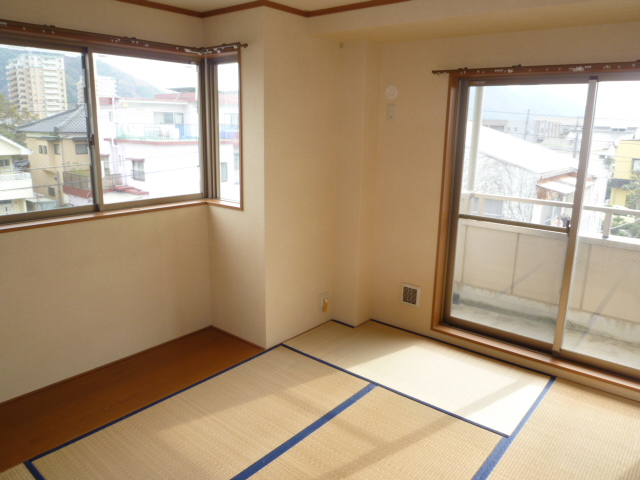 その他部屋・スペース　横の窓はありません