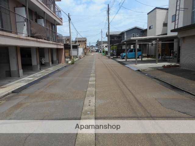 その他　前面道路（その他）まで0m