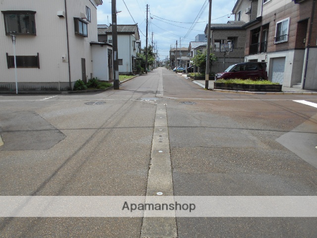 その他　前面道路（その他）まで0m