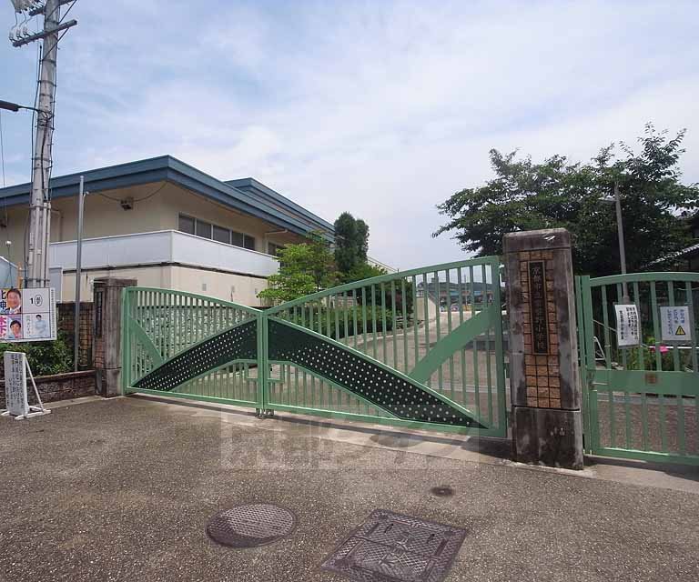 【京都市右京区常盤柏ノ木町のアパートの小学校】