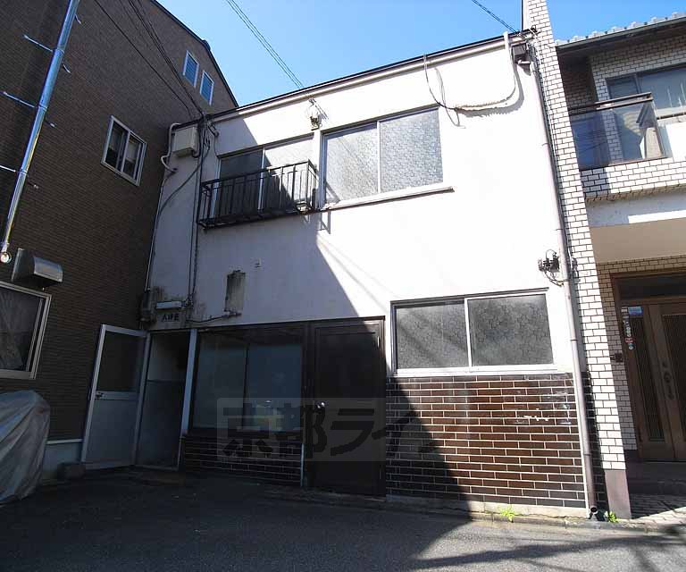 京都市東山区塗師屋町のアパートの建物外観