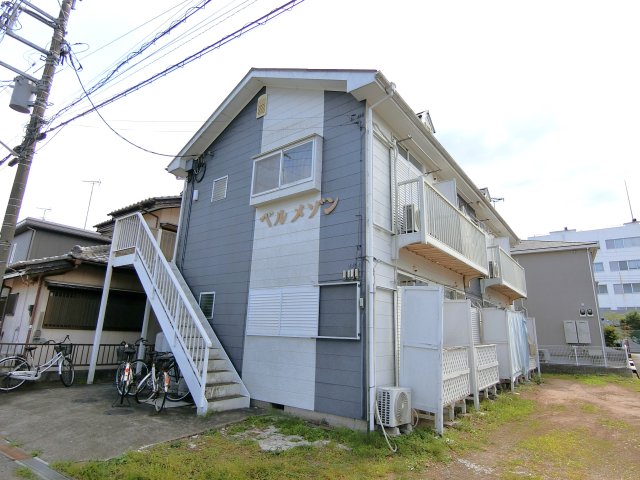 【茂原市東郷のアパートの建物外観】