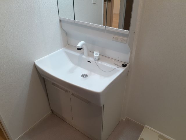 【上田市下塩尻のアパートの洗面設備】