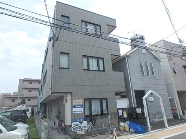 京都市伏見区雁金町のマンションの建物外観