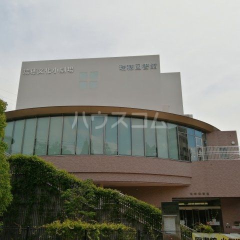 【名古屋市南区呼続のアパートの図書館】