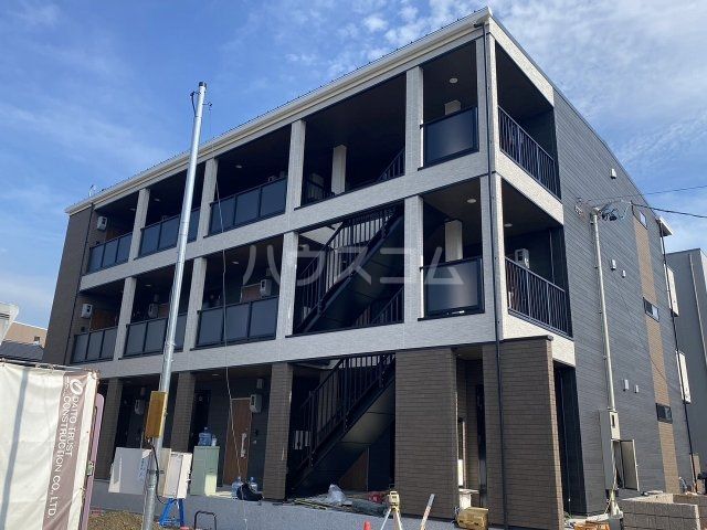 【名古屋市中川区万町のアパートの建物外観】