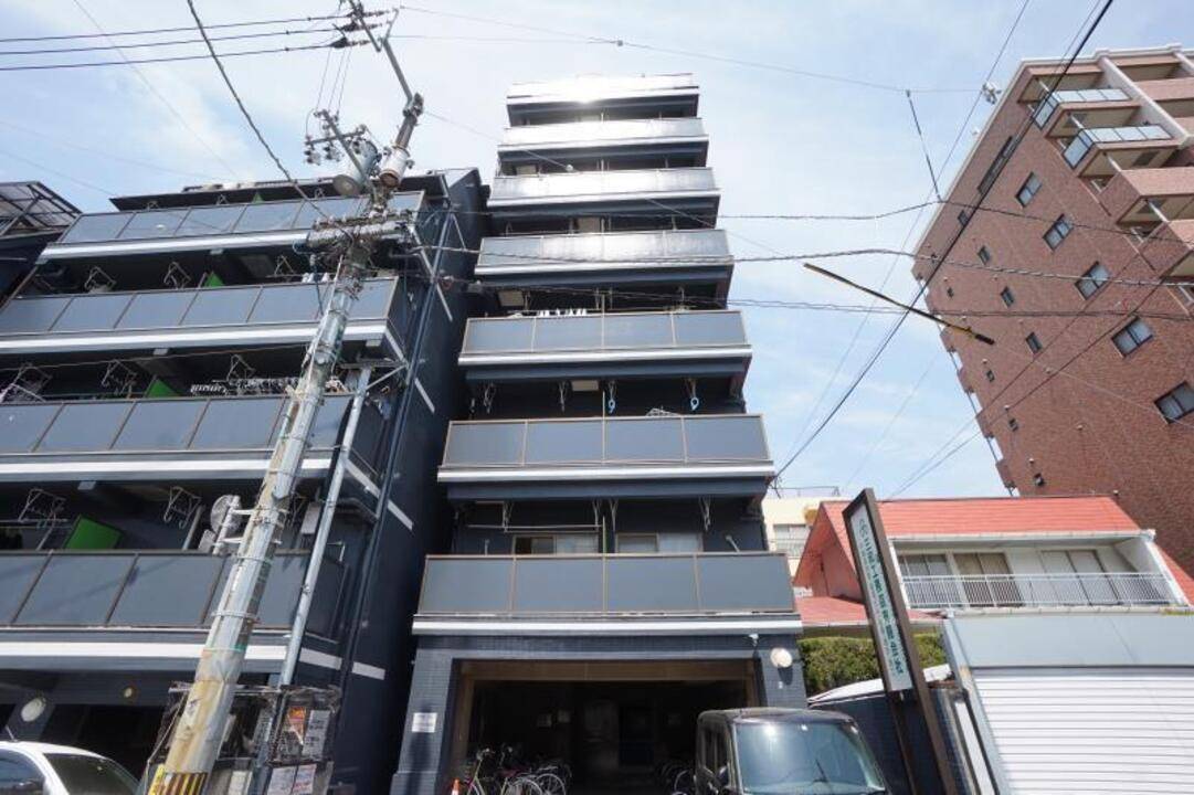 松山市泉町のマンションの建物外観