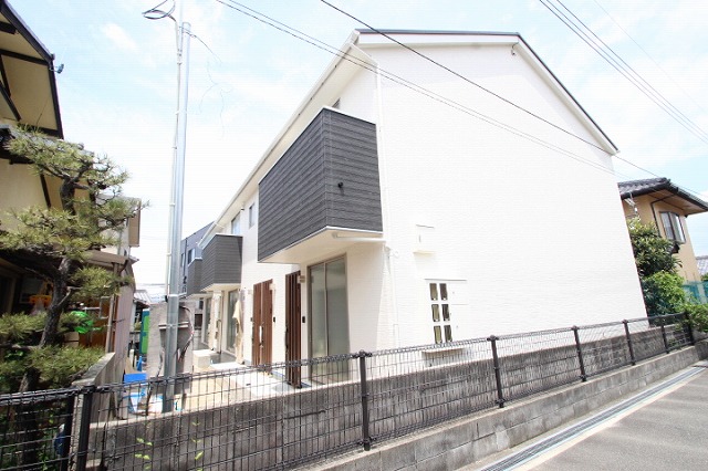 安芸郡府中町石井城のアパートの建物外観