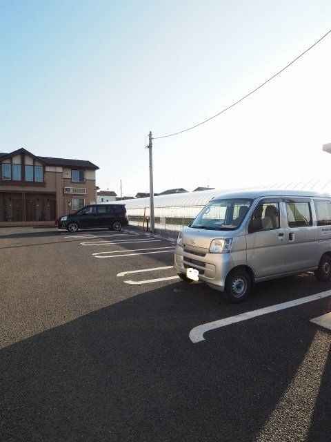 【野田市木間ケ瀬のアパートの駐車場】