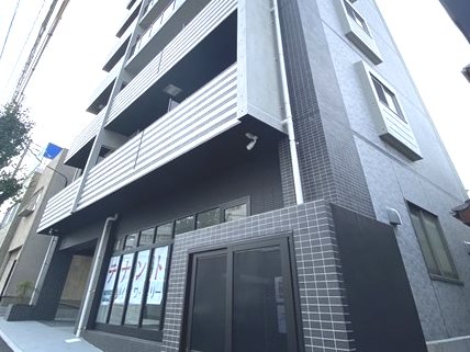 鹿児島市東谷山のマンションの建物外観