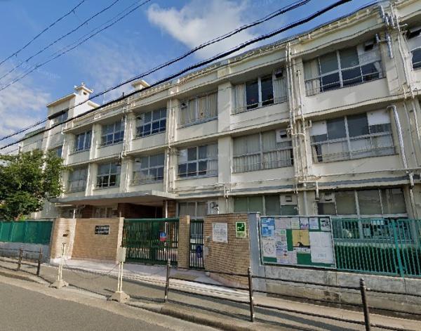 【大阪市東淀川区西淡路のマンションの小学校】