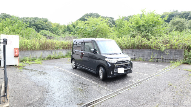 【浅口市鴨方町六条院中のアパートの駐車場】