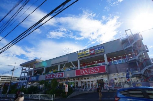 【パストラーレ横浜のショッピングセンター】