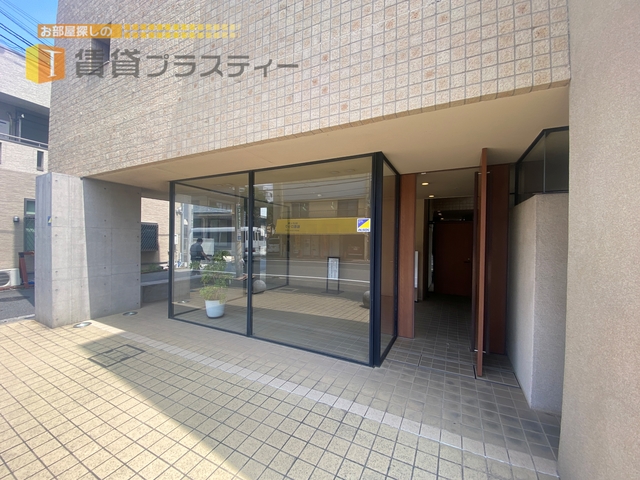 【船橋市本中山のマンションのエントランス】