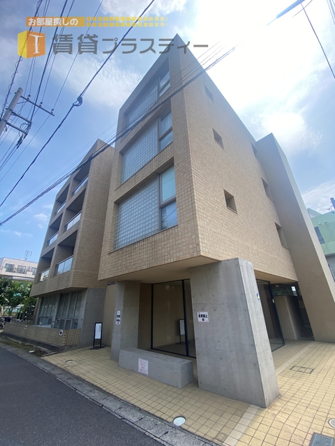 【船橋市本中山のマンションの建物外観】