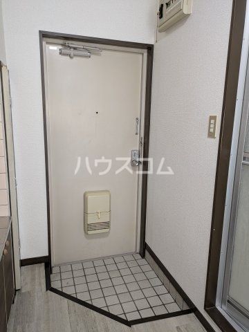 【静岡市清水区長崎南町のアパートの玄関】