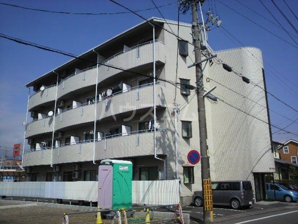 【静岡市清水区長崎南町のアパートの建物外観】