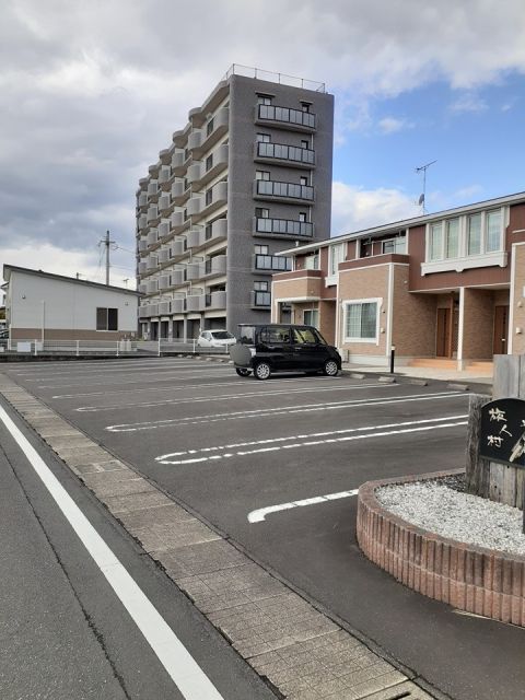 【旅人村Ｈの駐車場】