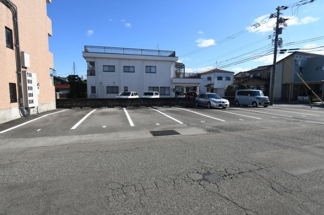 駐車場　駐車場に車を止められます