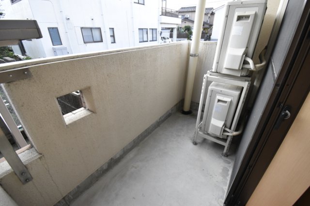 バルコニー　陽当たり良好なバルコニーです
